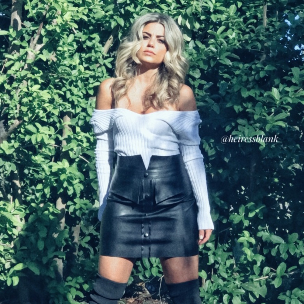 black leather mini skirt - Picture 2 of 9